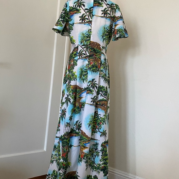 True Vintage Hawaiian Maxi Dress Made in Hawaii circa 1970’s - Picture 4 of 7
